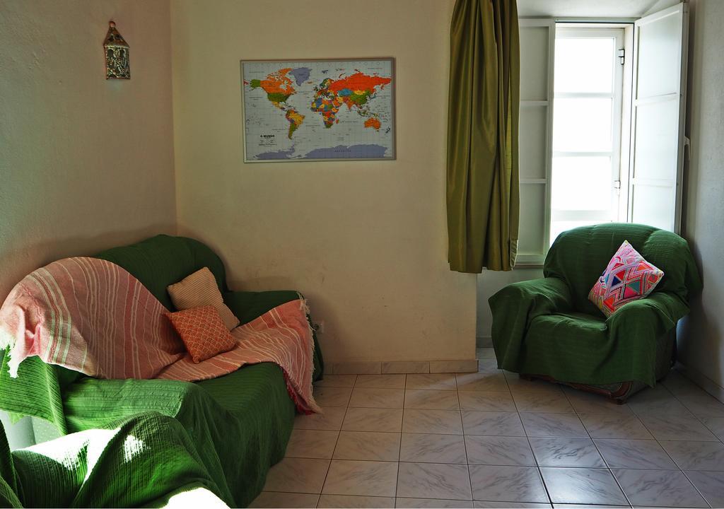 Appartement Ema'S Beach And Nightlife House à Lagos Extérieur photo