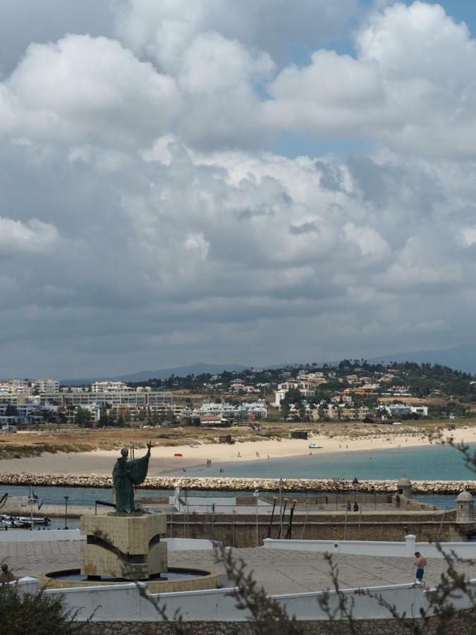 Appartement Ema'S Beach And Nightlife House à Lagos Extérieur photo